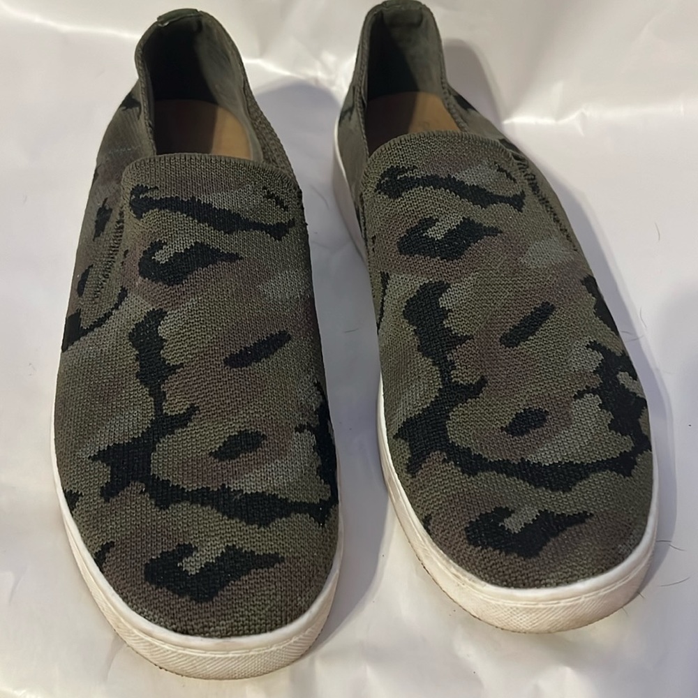 Slip on sneaker like shoes